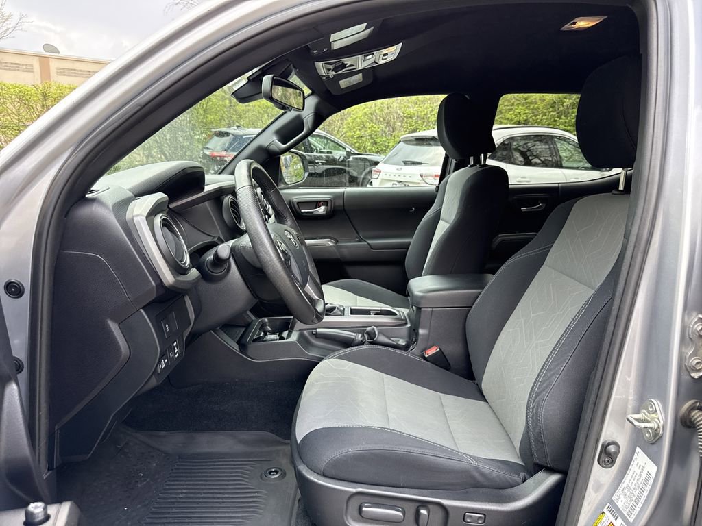 Used 2020 Toyota Tacoma TRD Off-Road w/ Technology Package AWD/4WD image 18