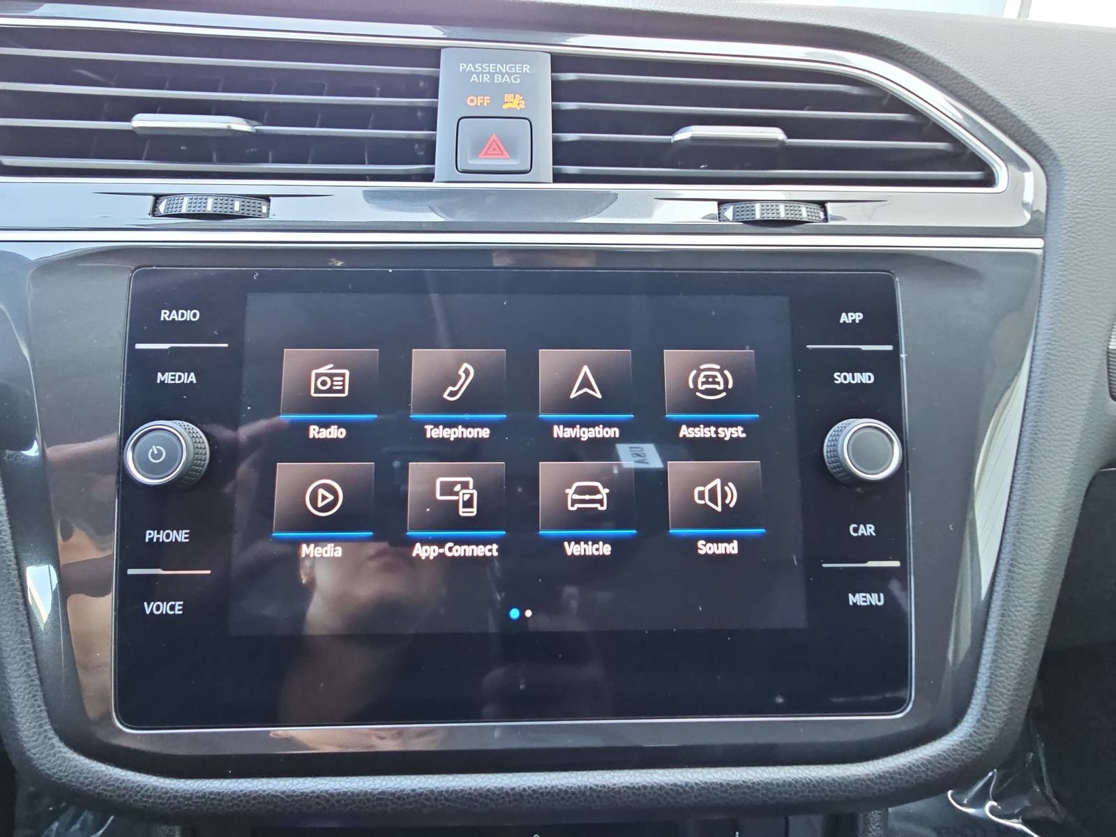Certified 2024 Volkswagen Tiguan SE FWD image 23