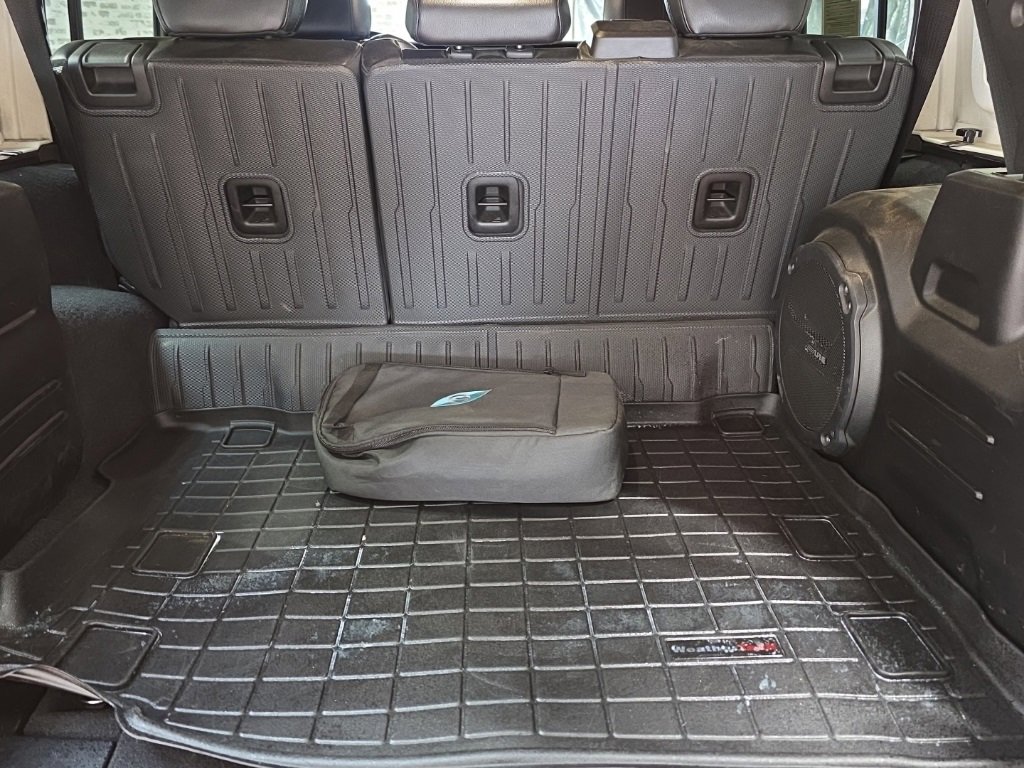 Used 2022 Jeep Wrangler Unlimited Sahara w/ Cold Weather Group image 23