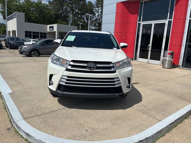 Used 2019 Toyota Highlander XLE image 2