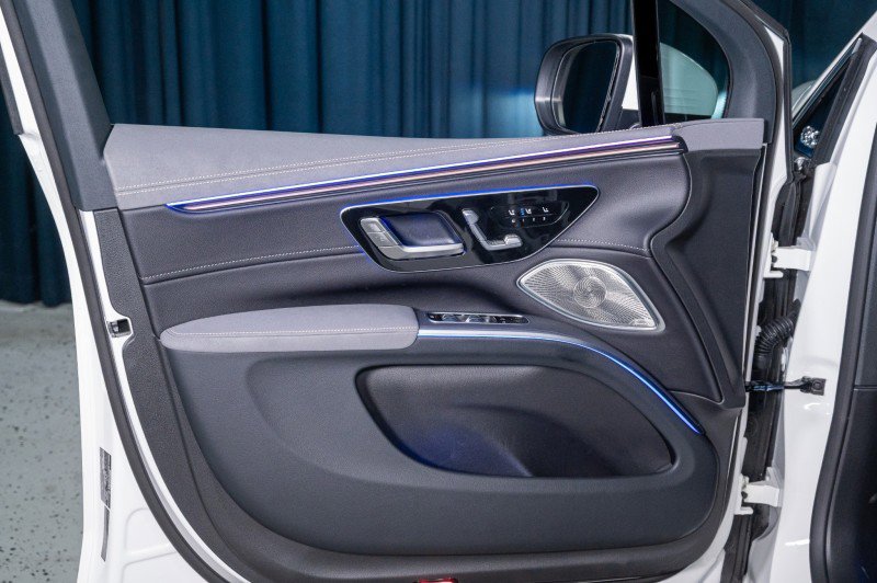 New 2026 Mercedes-Benz EQS 400 4MATIC SUV image 13