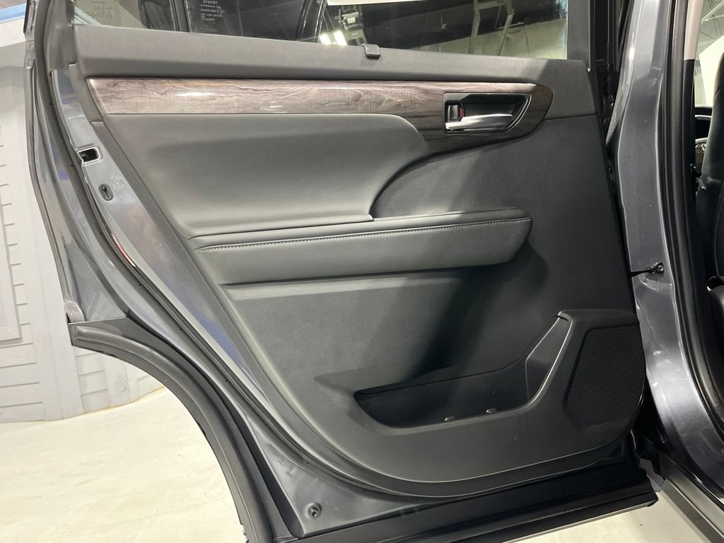 Used 2020 Toyota Highlander Limited AWD/4WD image 33