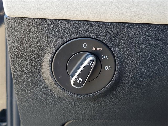 New 2025 Volkswagen Taos SE image 20