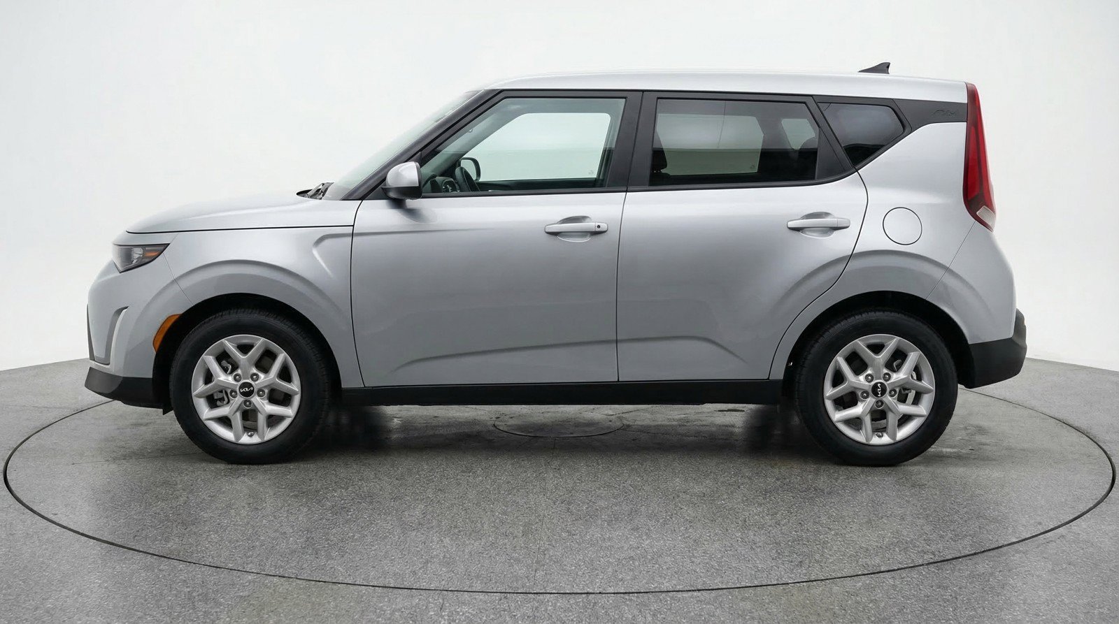 Used 2025 Kia Soul LX w/ LX Technology Package FWD image 5