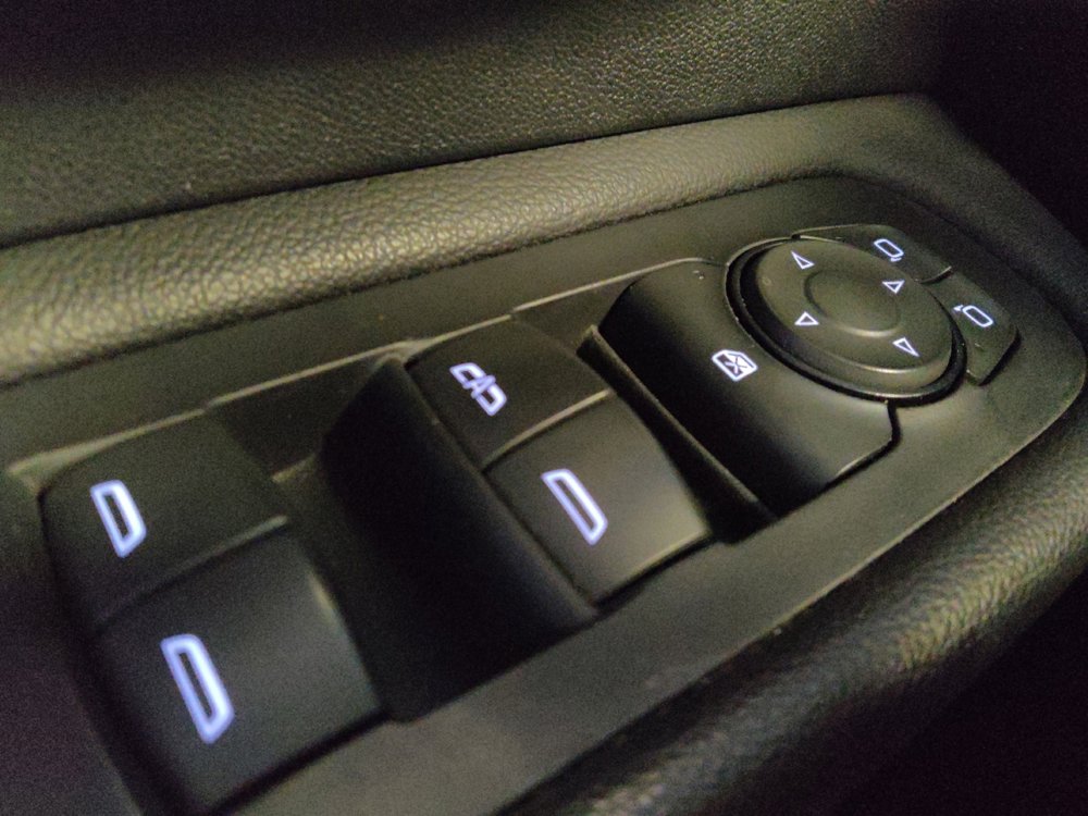 Used 2023 GMC Terrain SLT image 27