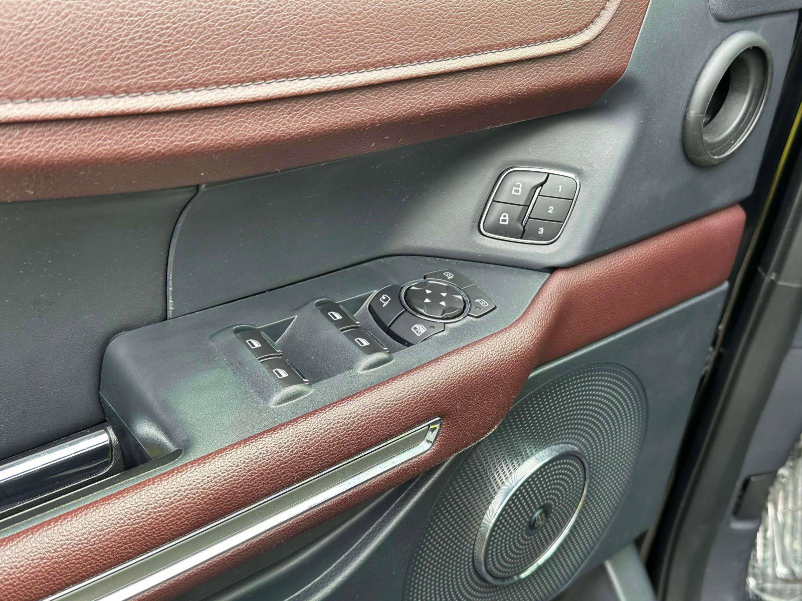 Used 2022 Ford Expedition Limited image 16