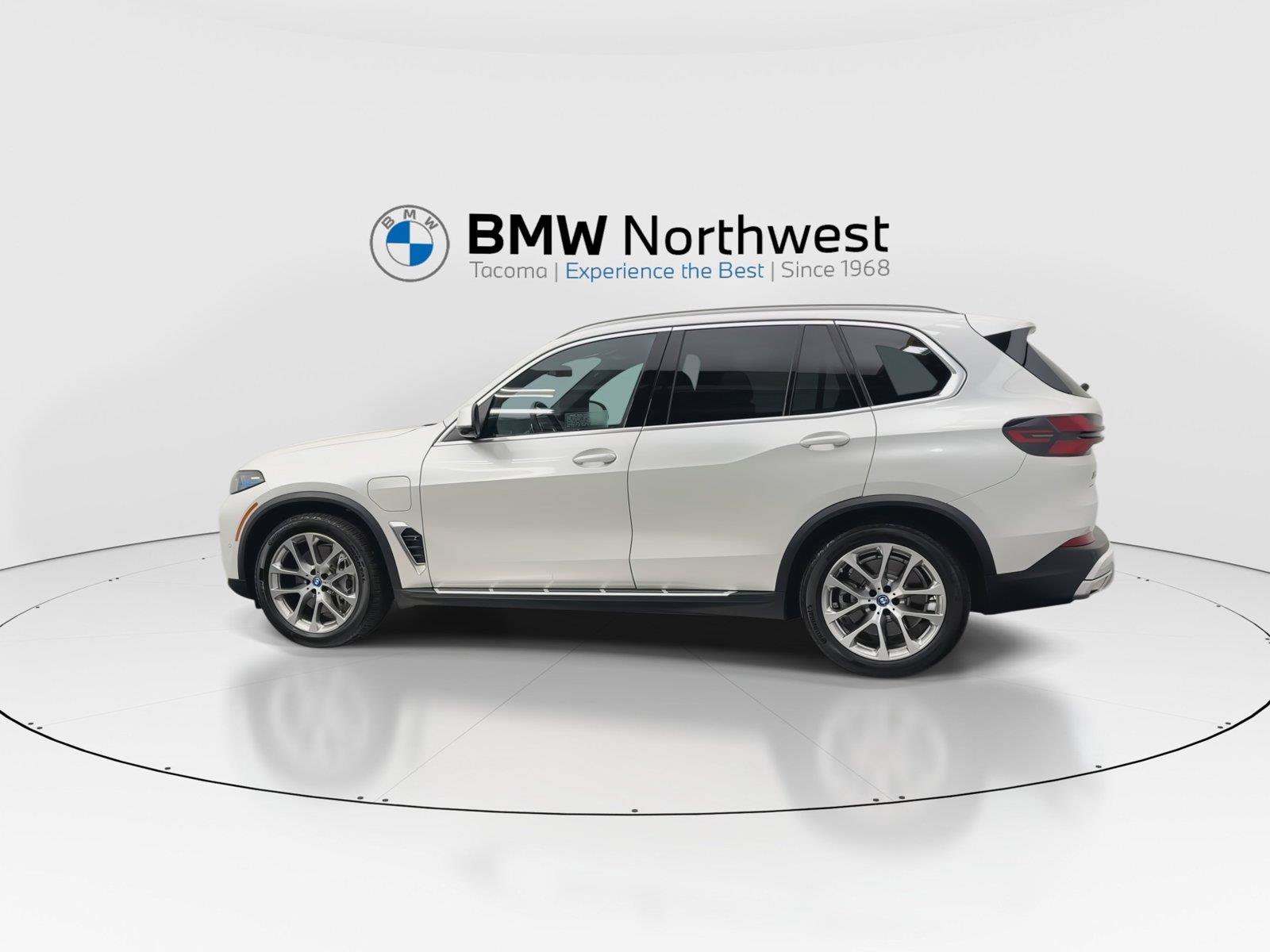 Used 2024 BMW X5 xDrive50e w/ Premium Package AWD/4WD image 11