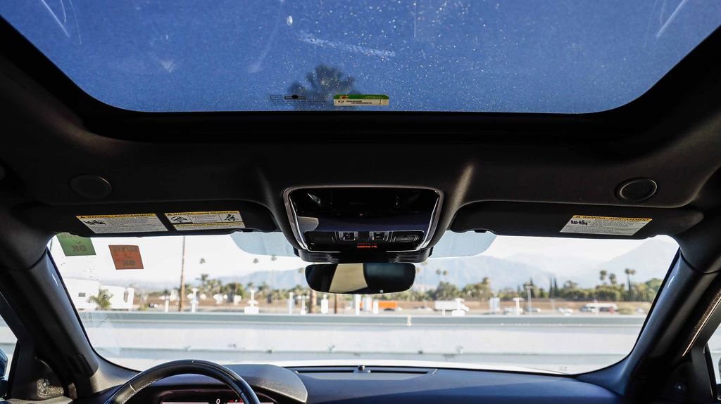 Used 2024 Land Rover Range Rover Velar Dynamic SE image 19