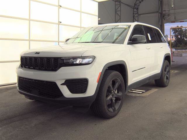 Used 2023 Jeep Grand Cherokee Altitude image 15