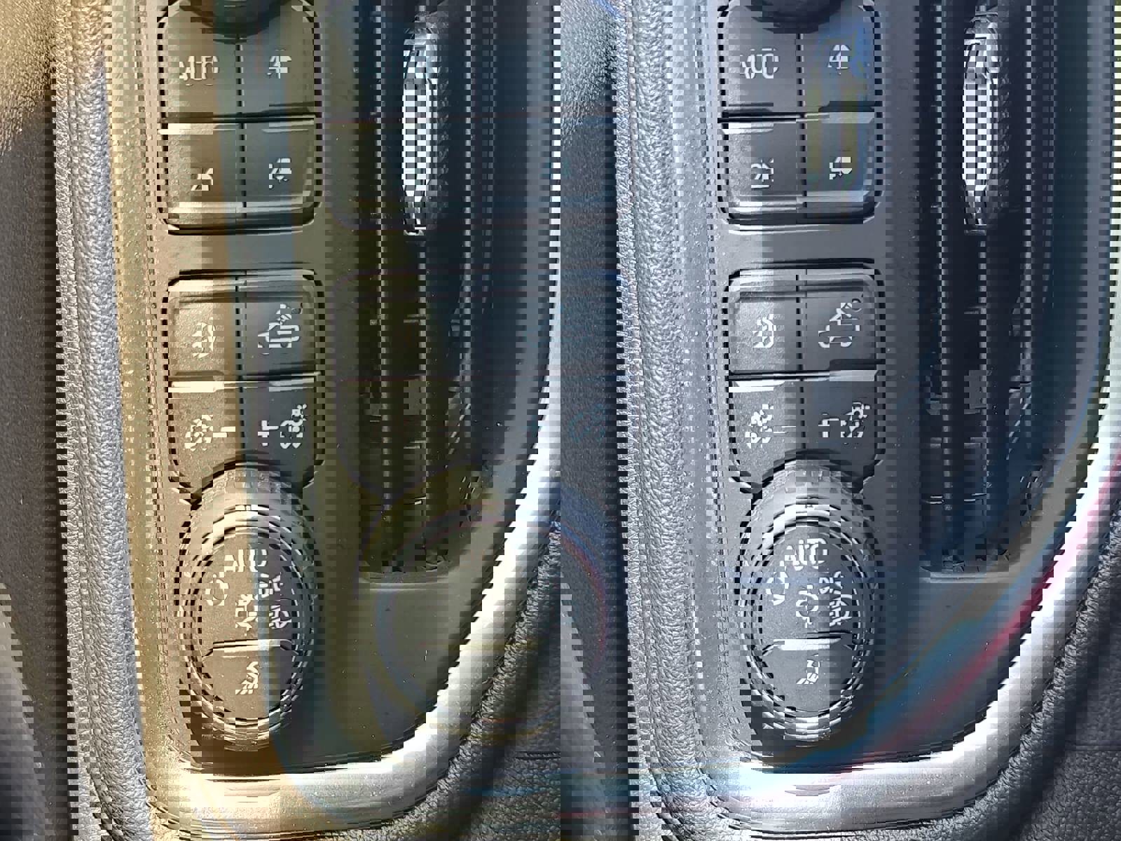 Used 2019 Chevrolet Silverado 1500 LTZ image 24