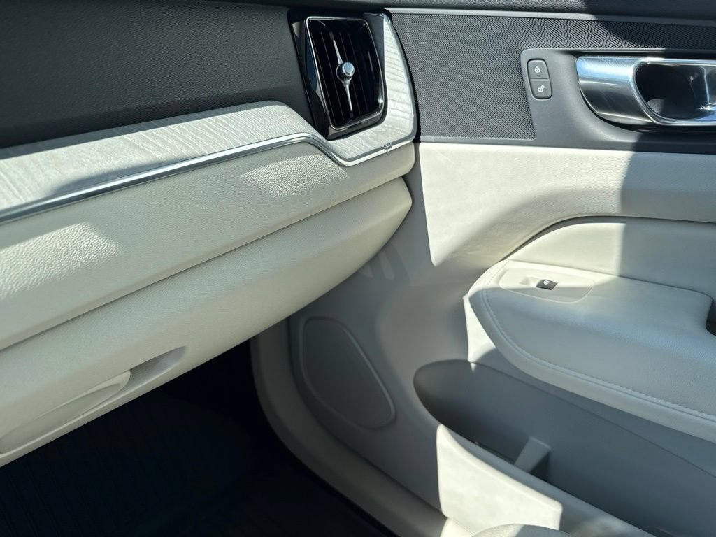Used 2023 Volvo XC60 B5 Plus w/ Protection Package Premier FWD image 28