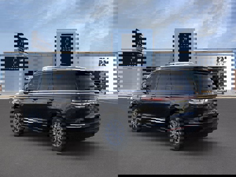 New 2022 Lincoln Navigator 4WD image 4