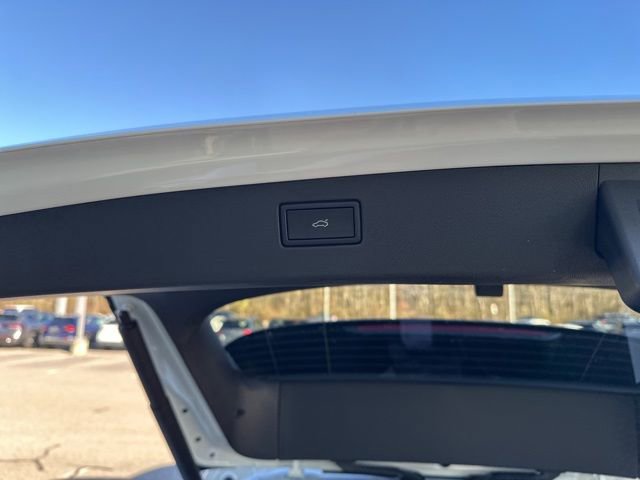 New 2025 Volkswagen Tiguan SE R-Line image 9