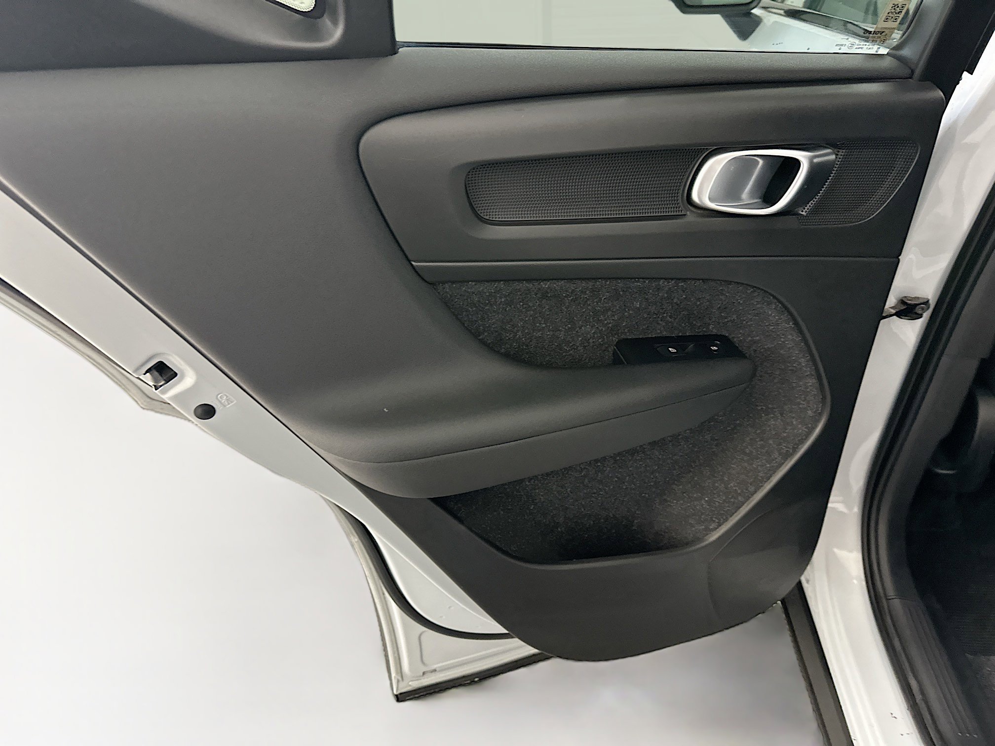 Used 2021 Volvo XC40 P8 Recharge image 28