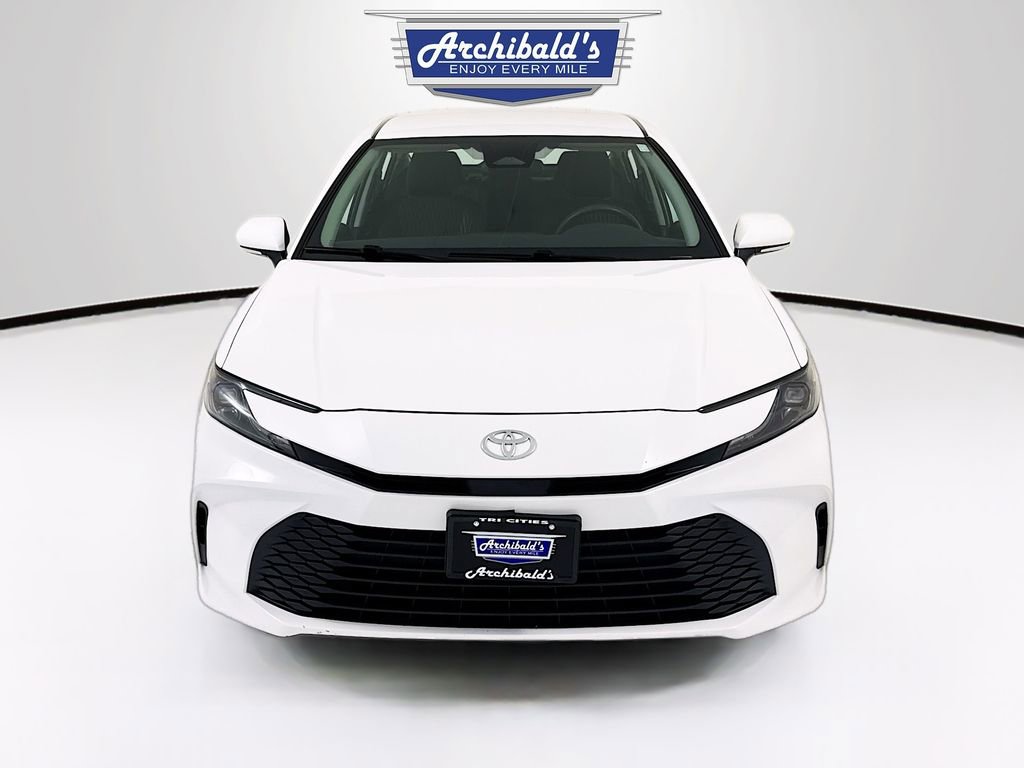 Used 2025 Toyota Camry LE AWD/4WD image 2