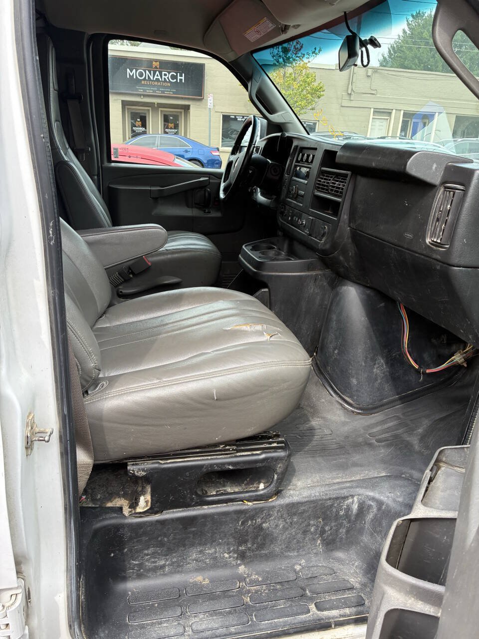 Used 2020 Chevrolet Express 2500 RWD image 7