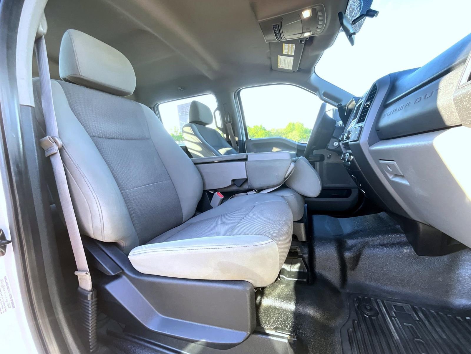 Used 2017 Ford F550 4x4 Crew Cab Super Duty image 17