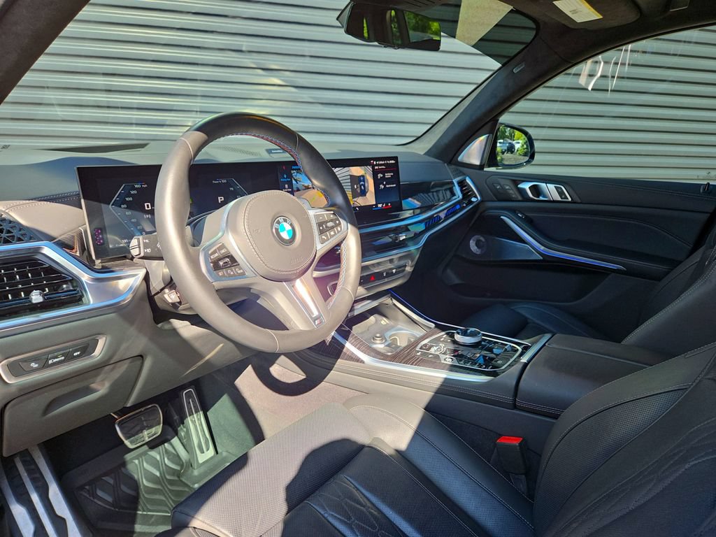 Used 2025 BMW X7 M60i AWD/4WD image 4