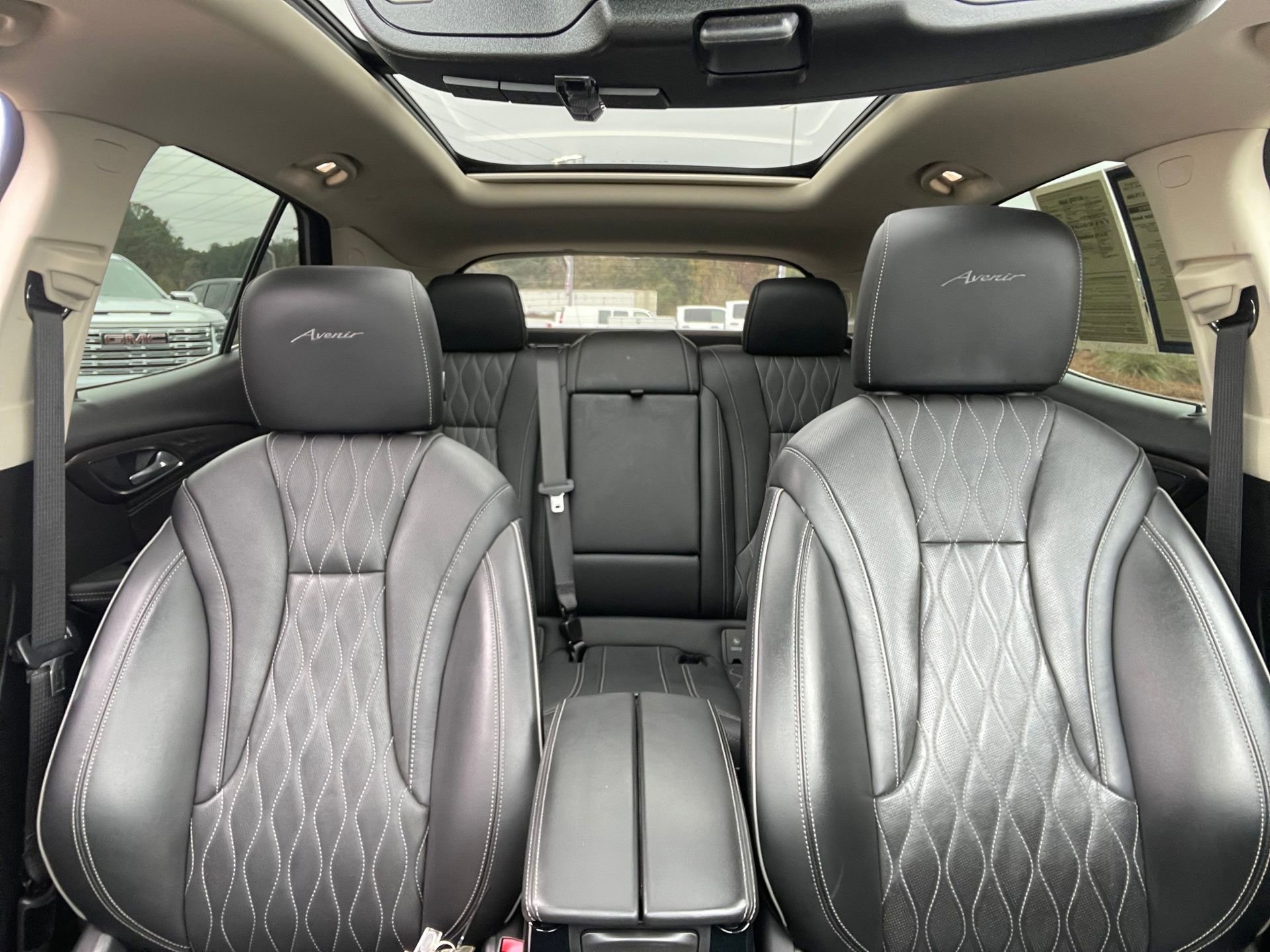 Used 2022 Buick Envision Avenir w/ Technology Package II image 32