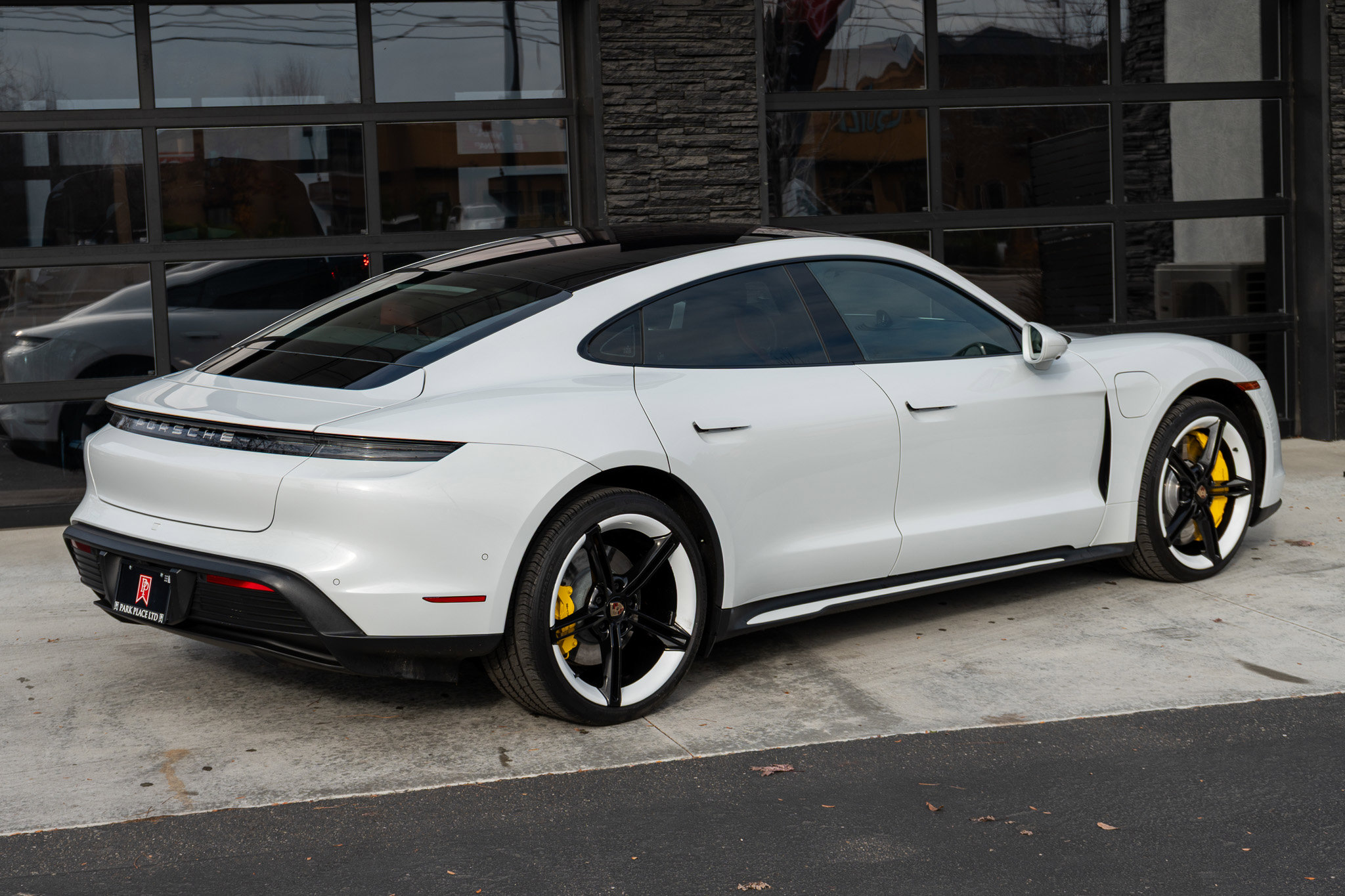 Used 2020 Porsche Taycan 4S image 10