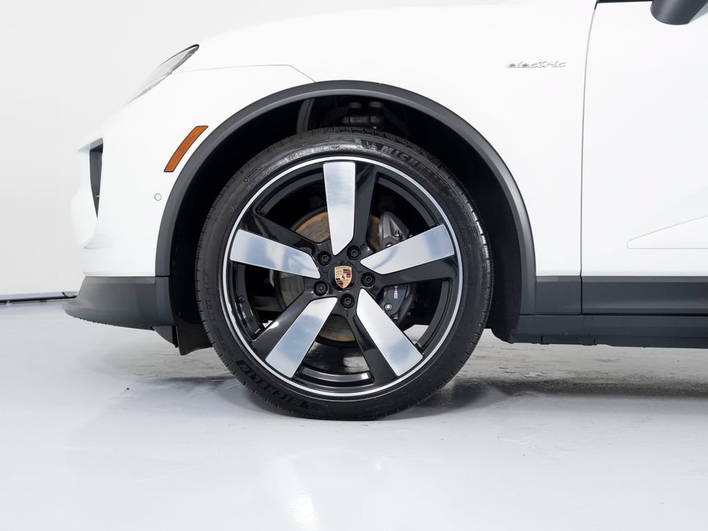 Certified 2025 Porsche Macan 4 Electric AWD/4WD image 15