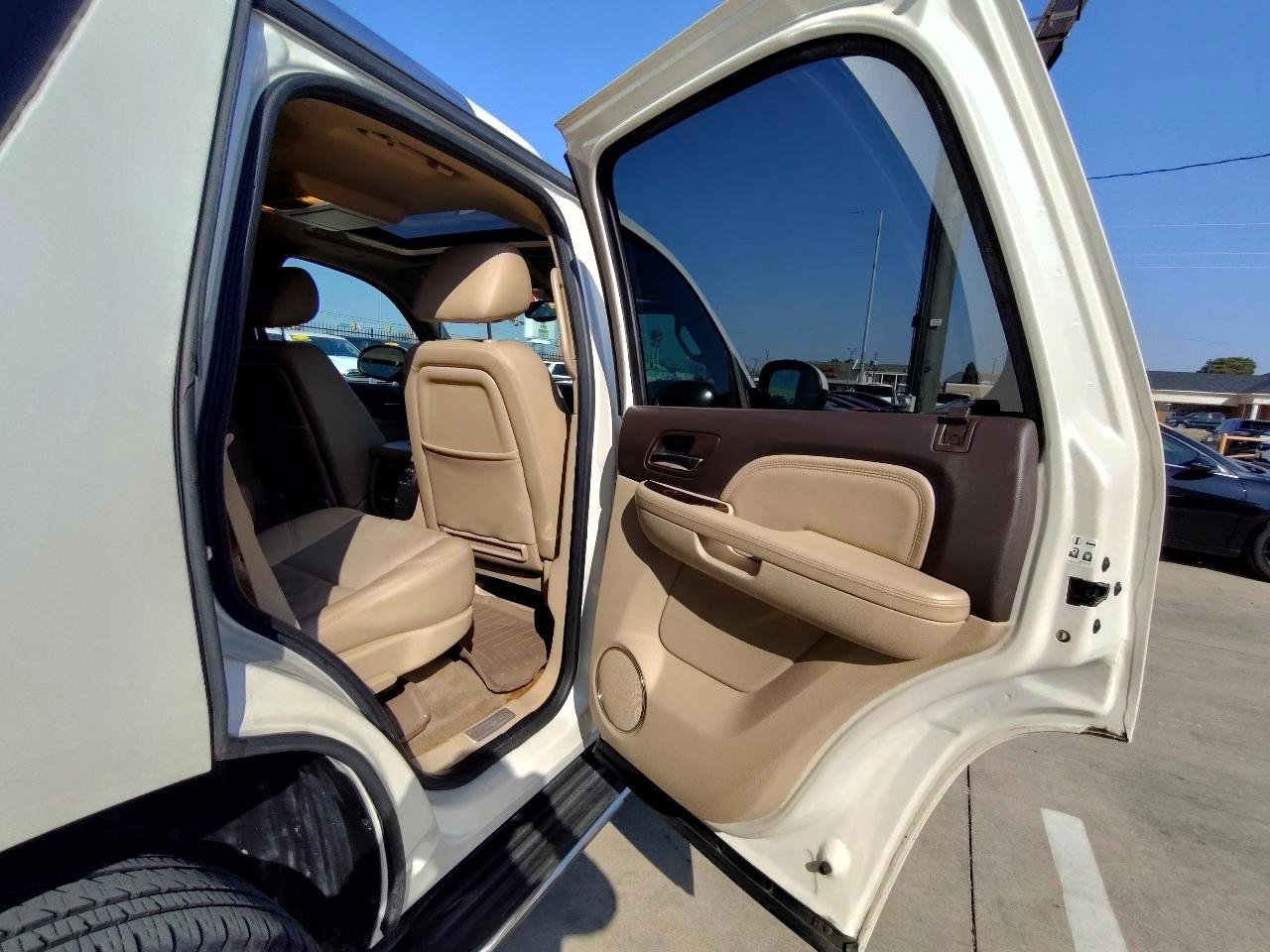 Used 2011 GMC Yukon Denali image 41