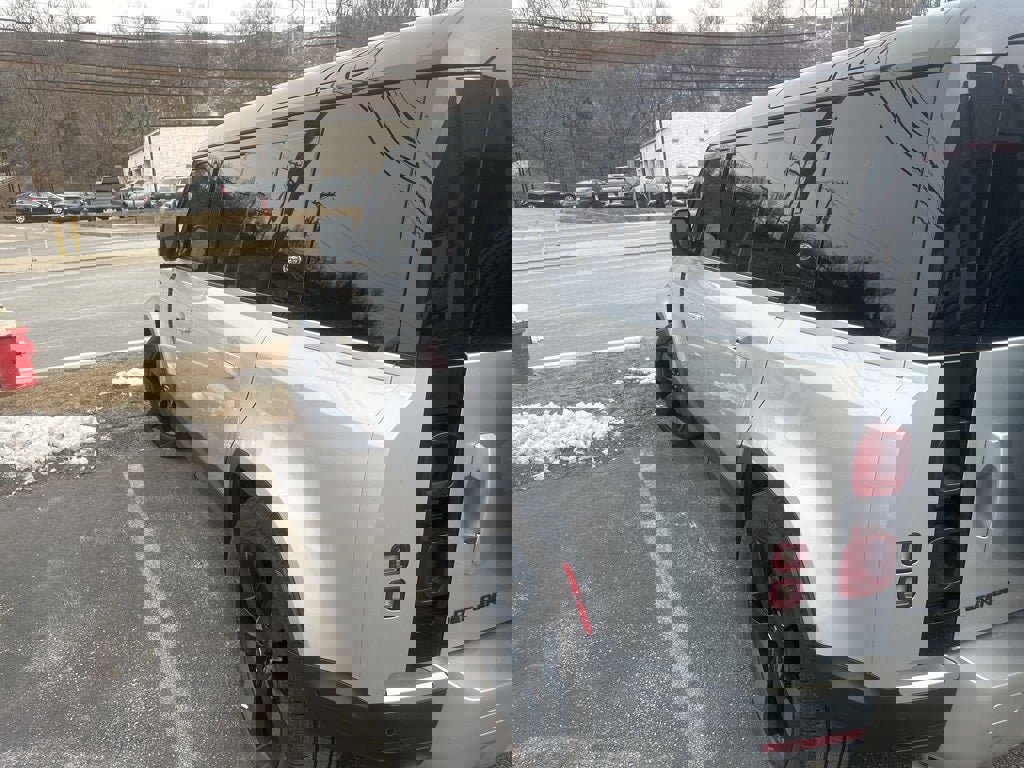 Used 2024 Land Rover Defender 110 SE image 8