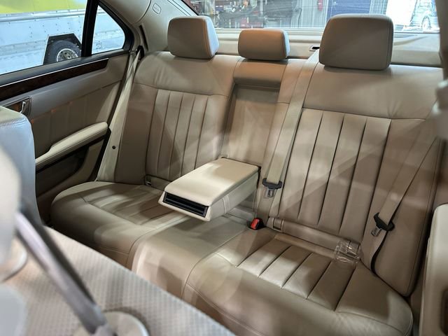 Used 2011 Mercedes-Benz E 550 Sedan image 29
