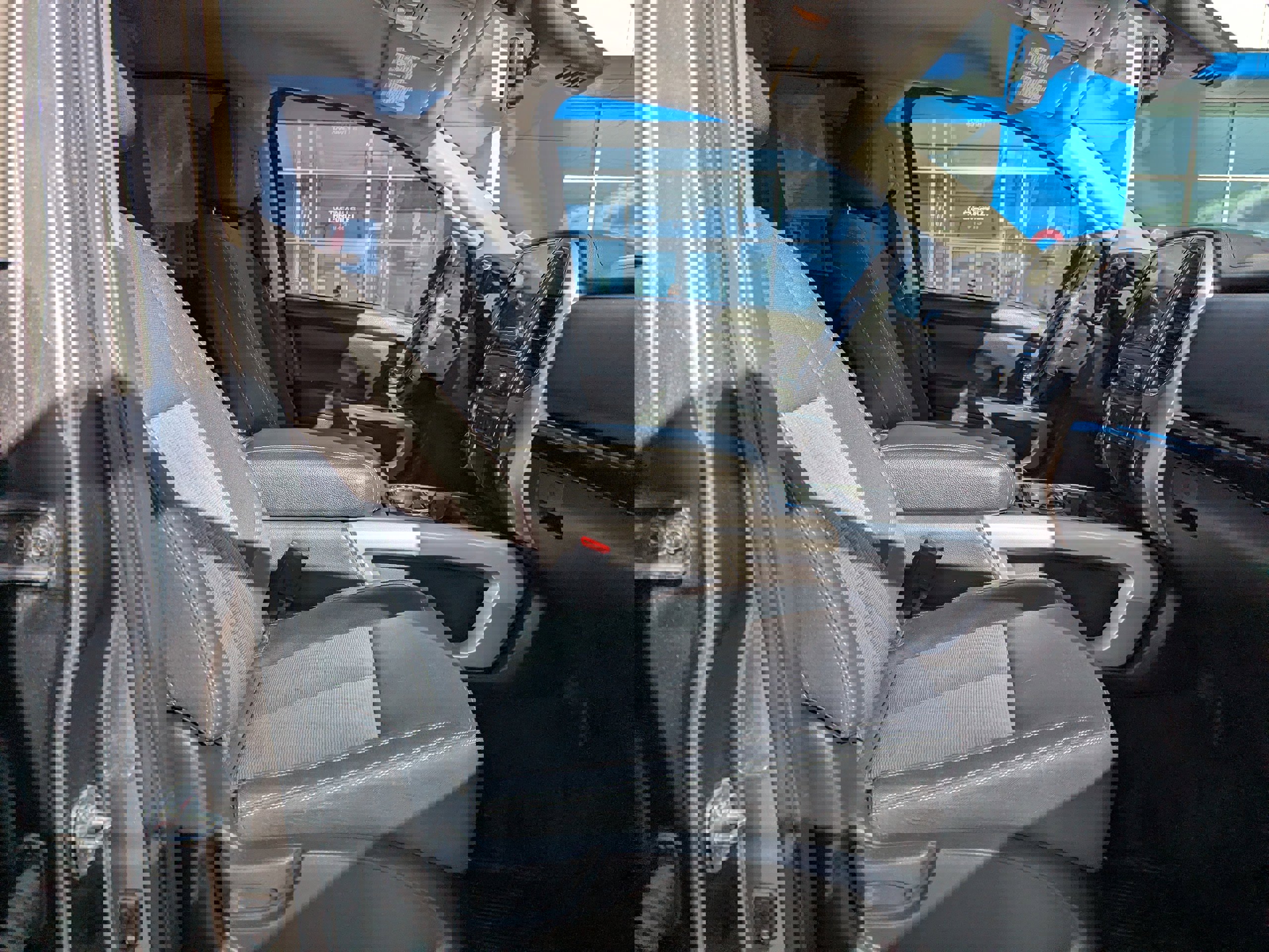 Used 2020 Nissan Titan SV w/ SV Convenience Package image 40