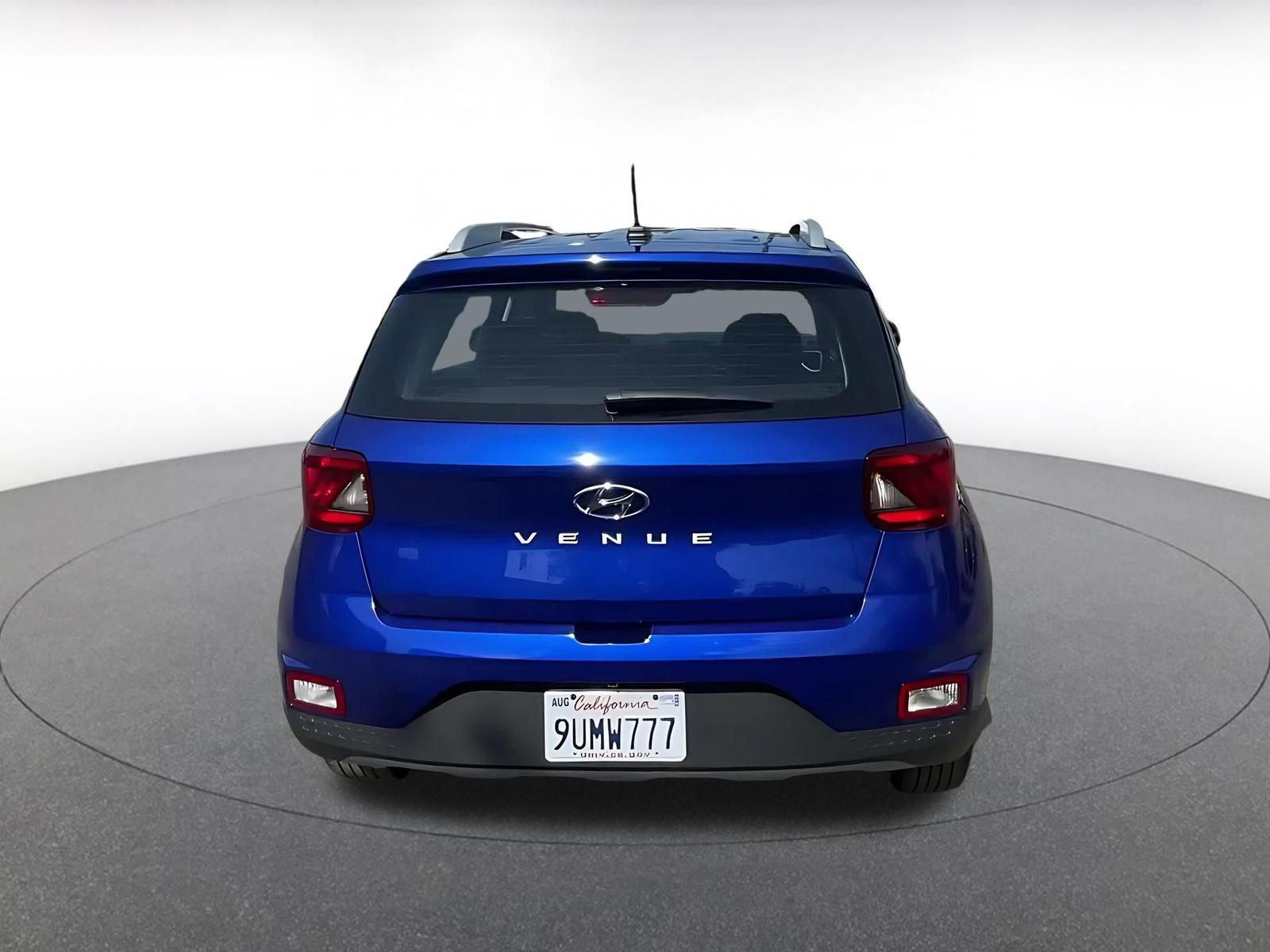 Used 2025 Hyundai Venue SEL image 12