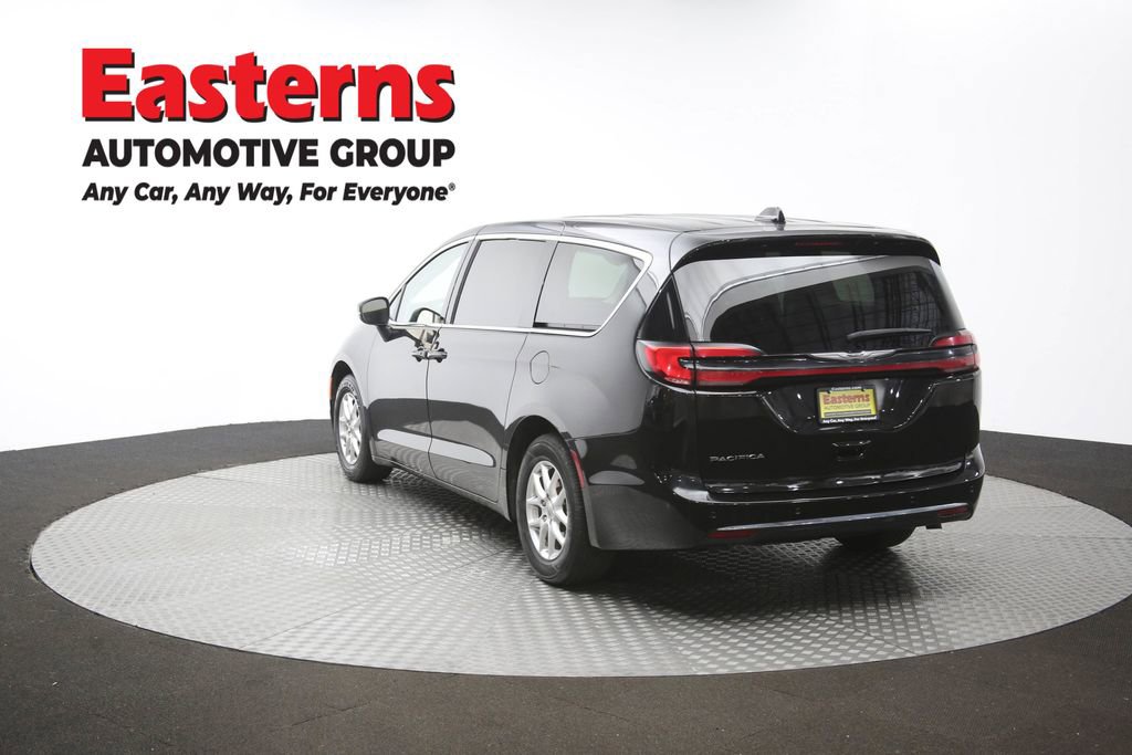 Used 2023 Chrysler Pacifica Touring-L FWD image 67