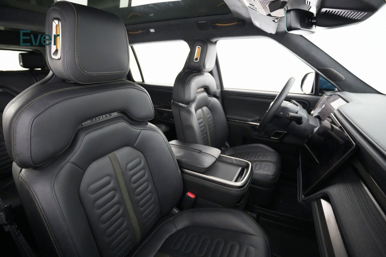 Used 2023 Rivian R1S Adventure image 8