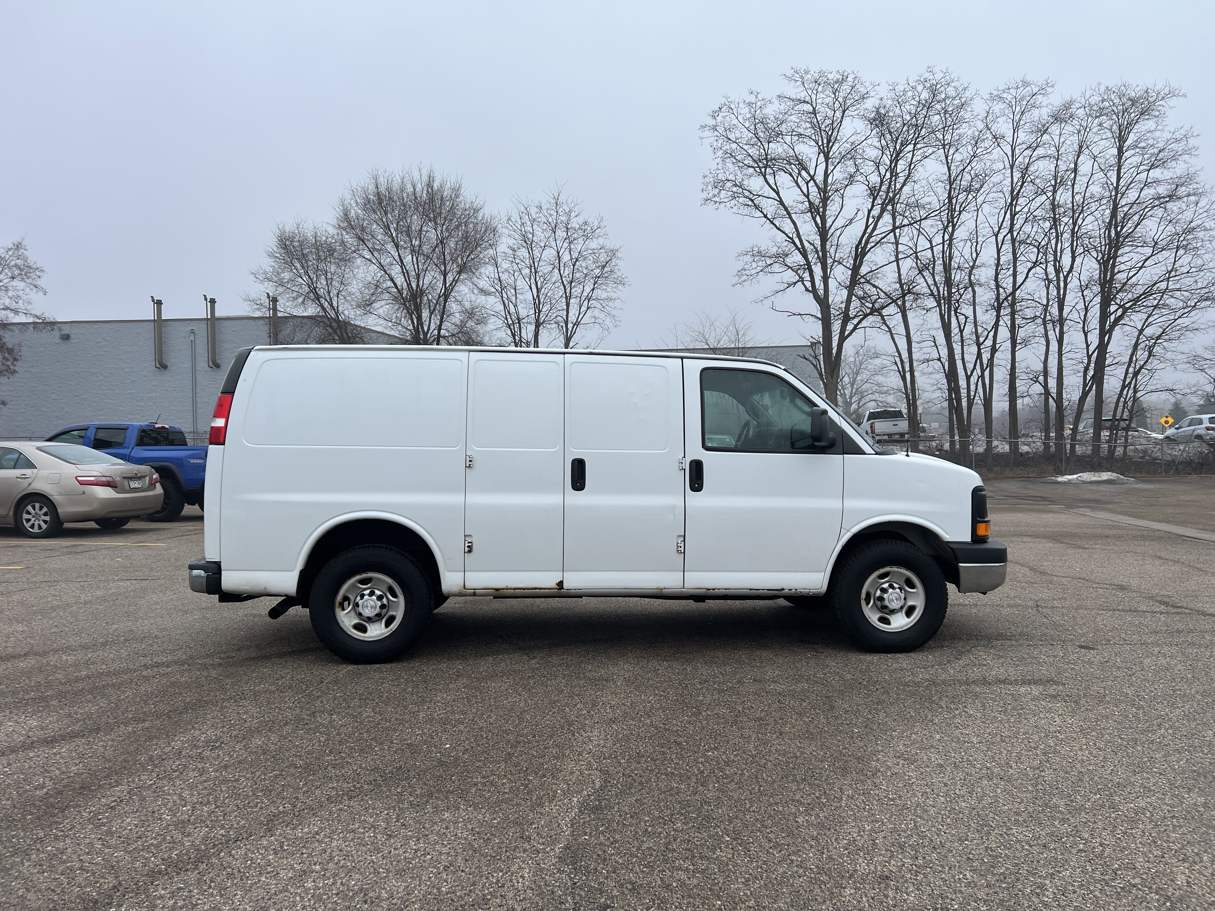 Used 2016 Chevrolet Express 3500 image 9