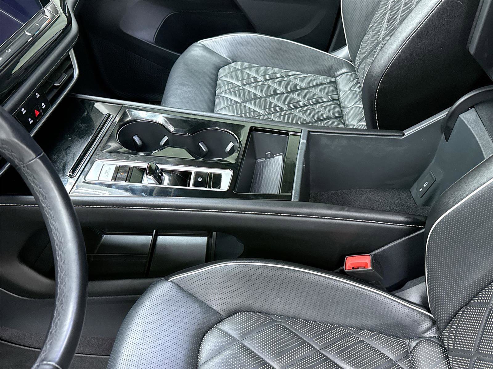 Used 2024 Volkswagen Atlas SEL Premium R-Line image 18