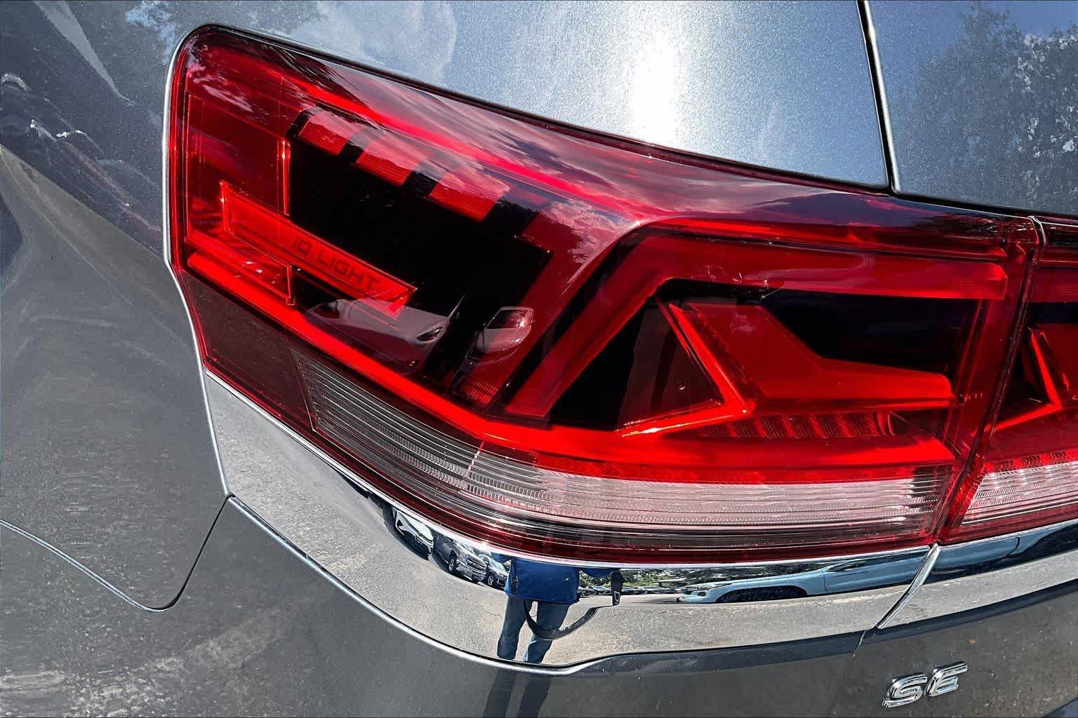 Used 2021 Volkswagen Atlas SE w/ Panoramic Sunroof Package FWD image 27