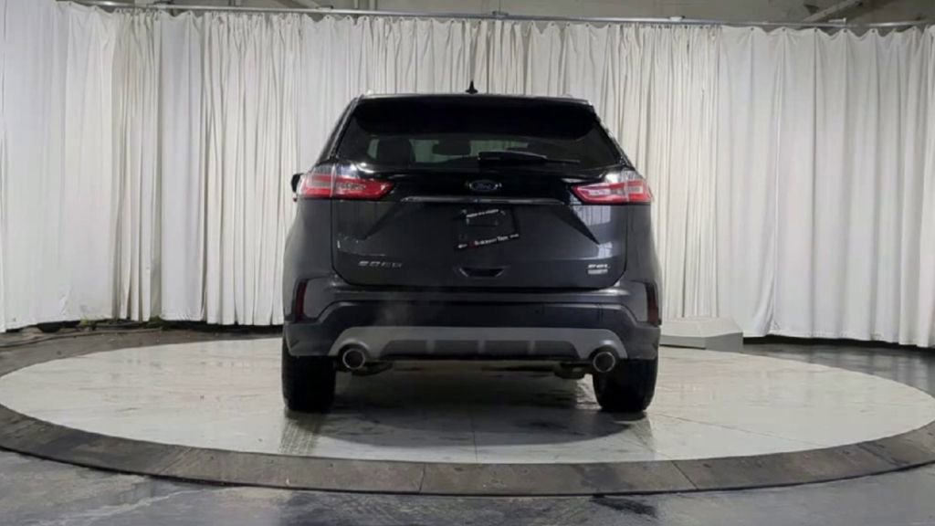 Used 2020 Ford Edge SEL image 9