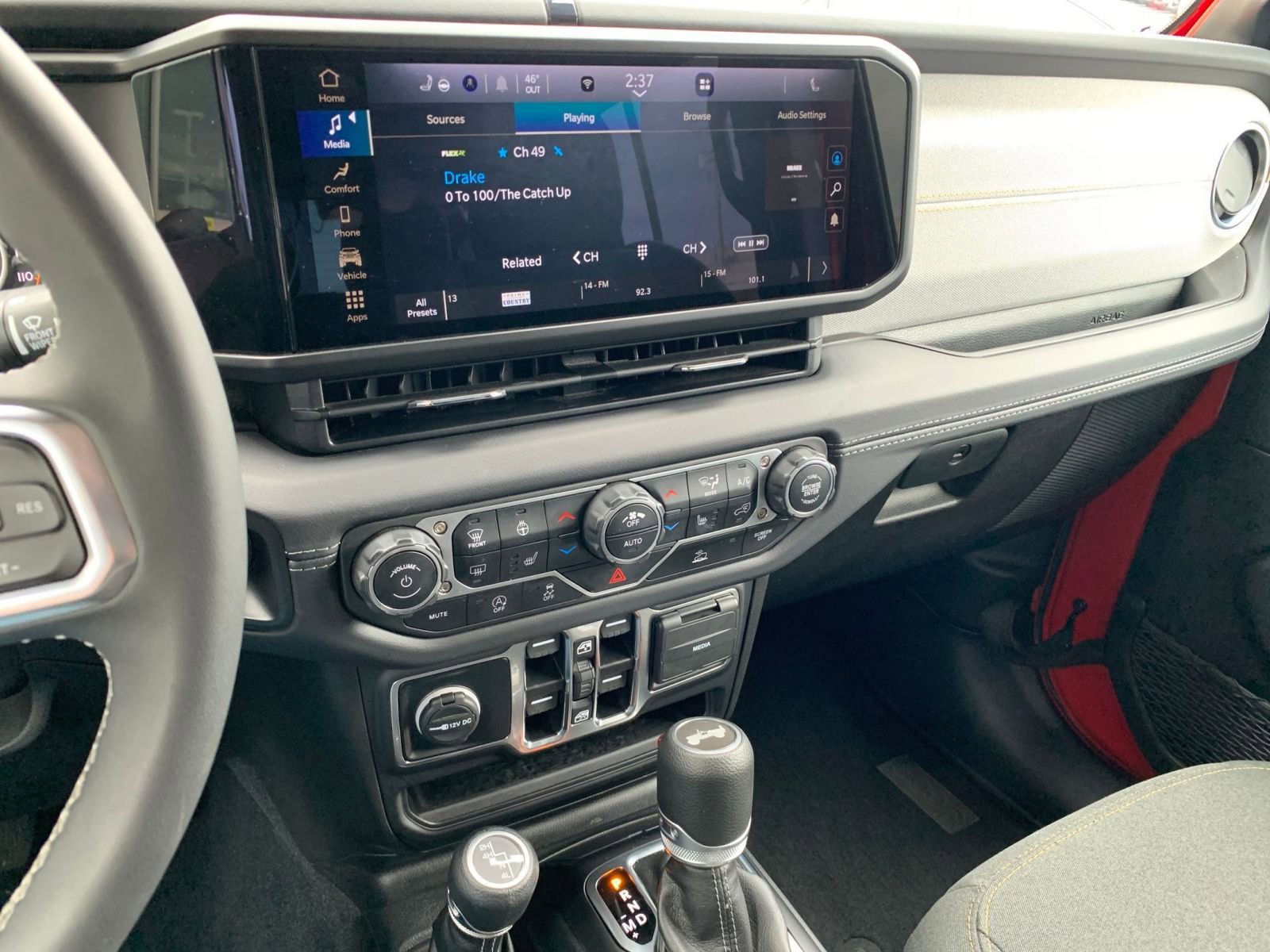 Used 2025 Jeep Wrangler Sahara image 18