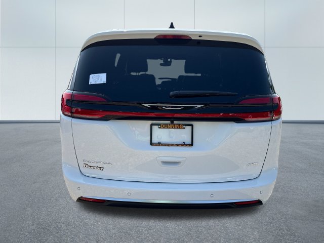 New 2027 Chrysler Pacifica Pinnacle w/ Theater Group AWD/4WD image 3