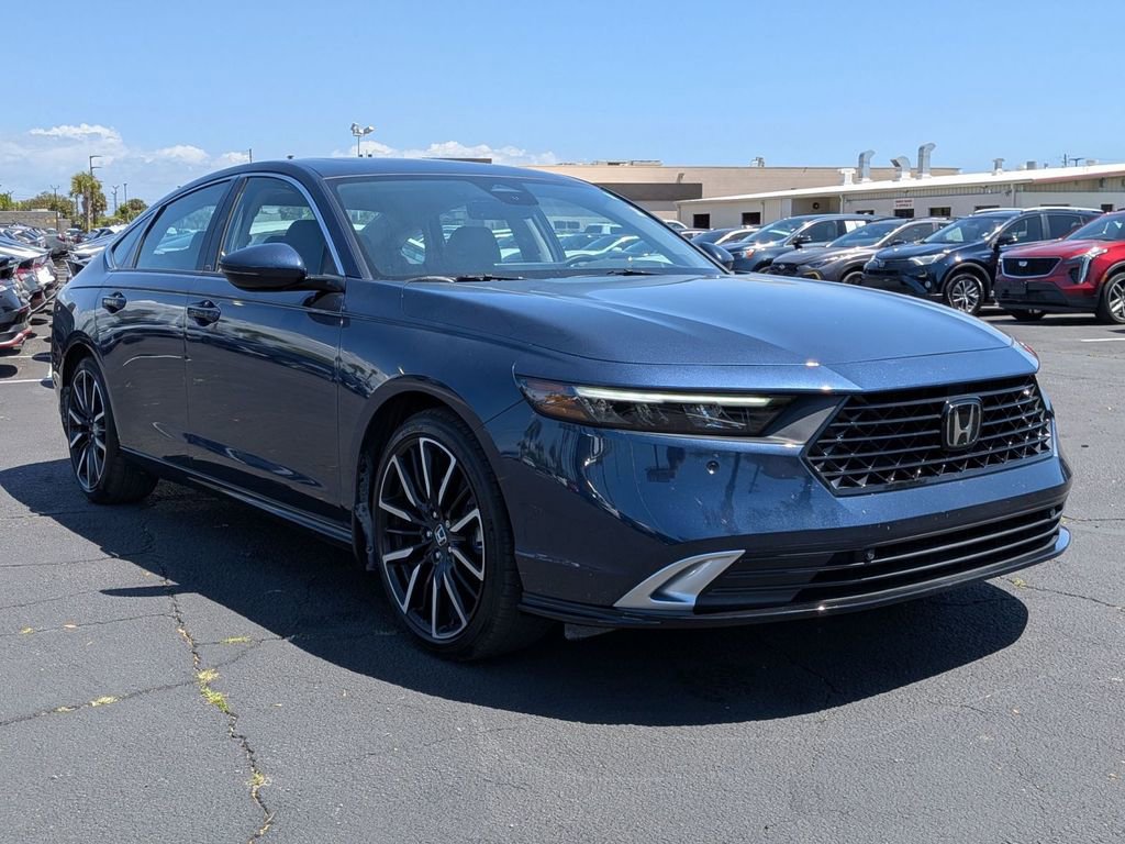 Used 2023 Honda Accord Touring image 3