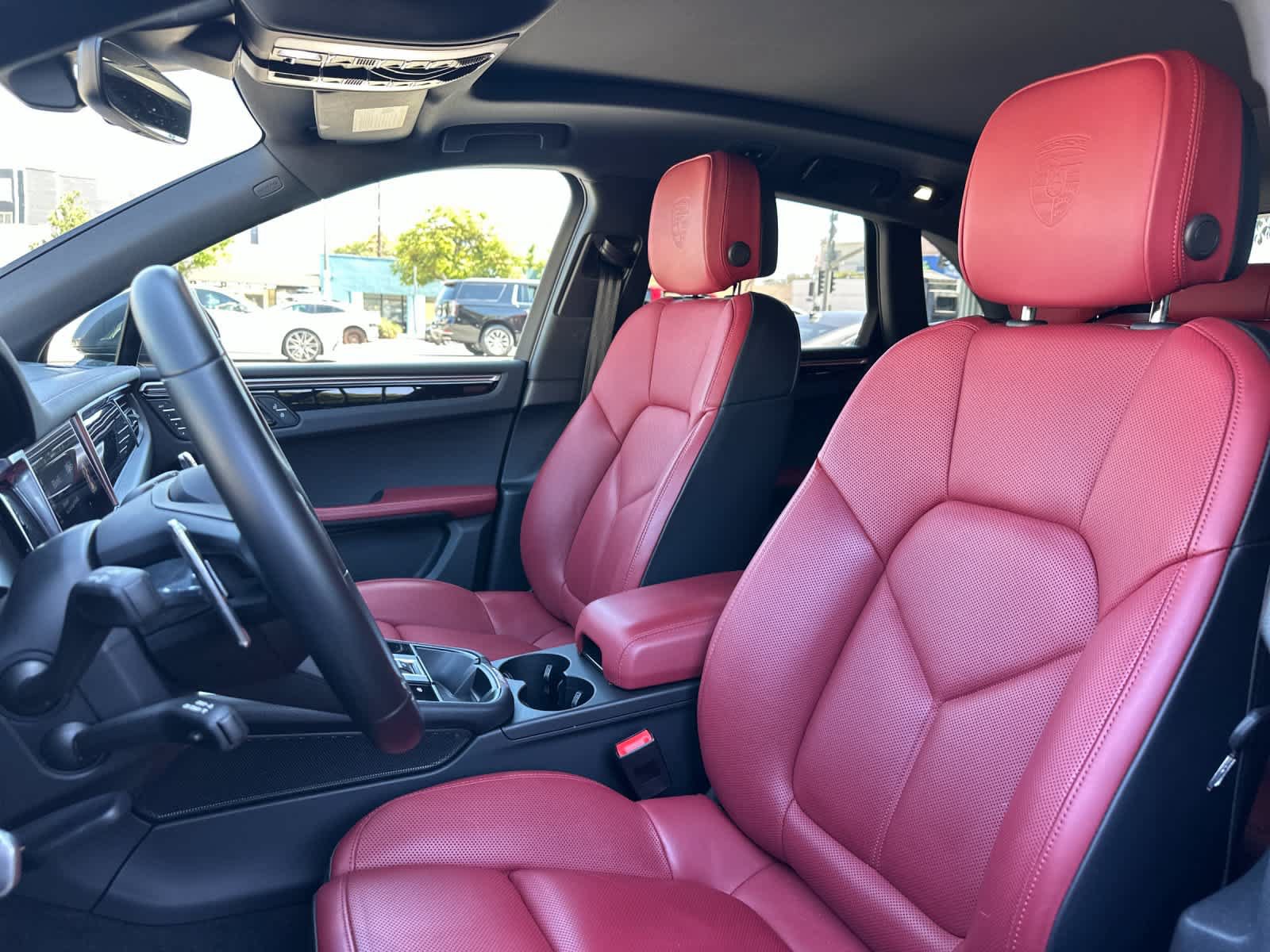 Certified 2023 Porsche Macan Turbo AWD/4WD image 5