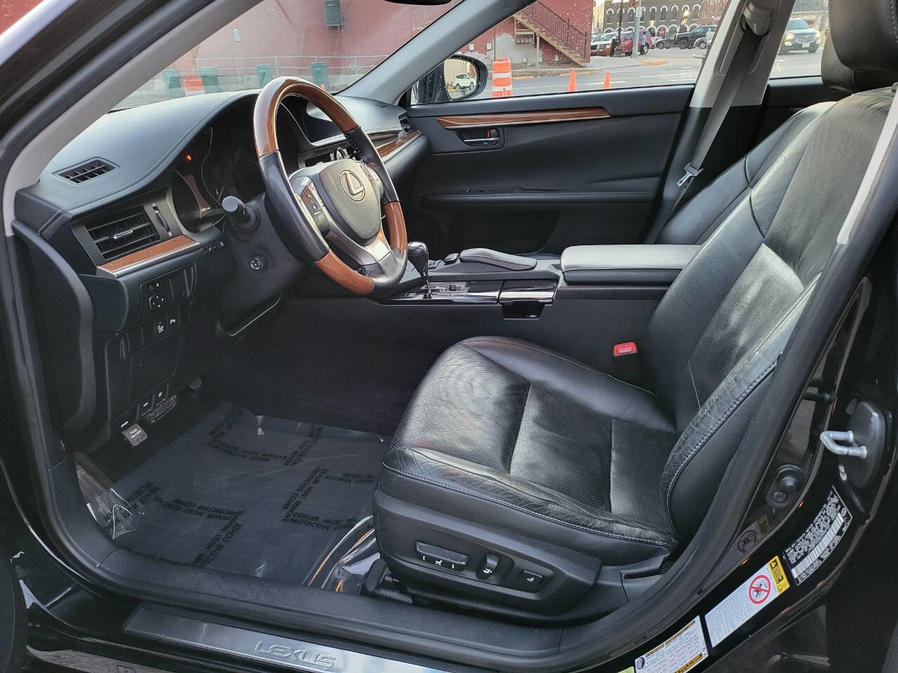 Used 2014 Lexus ES 300h w/ Luxury Package w/Bamboo Trim FWD image 13