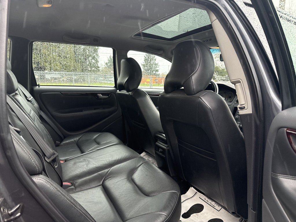 Used 2004 Volvo V70 2.5T FWD image 21