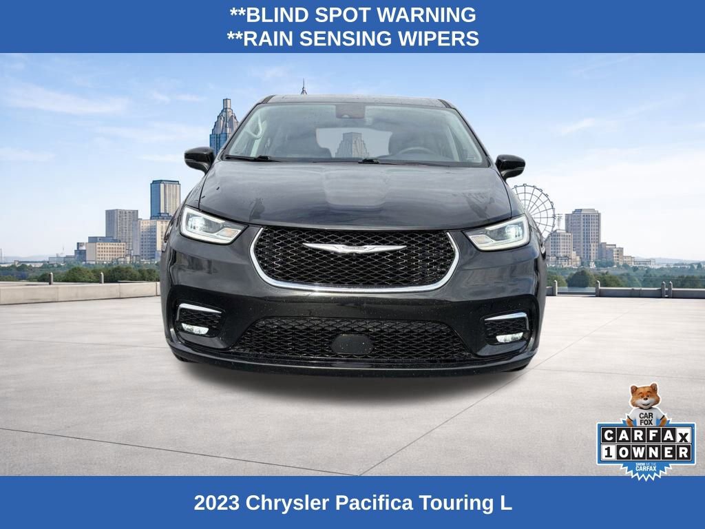 Used 2023 Chrysler Pacifica Touring-L image 8