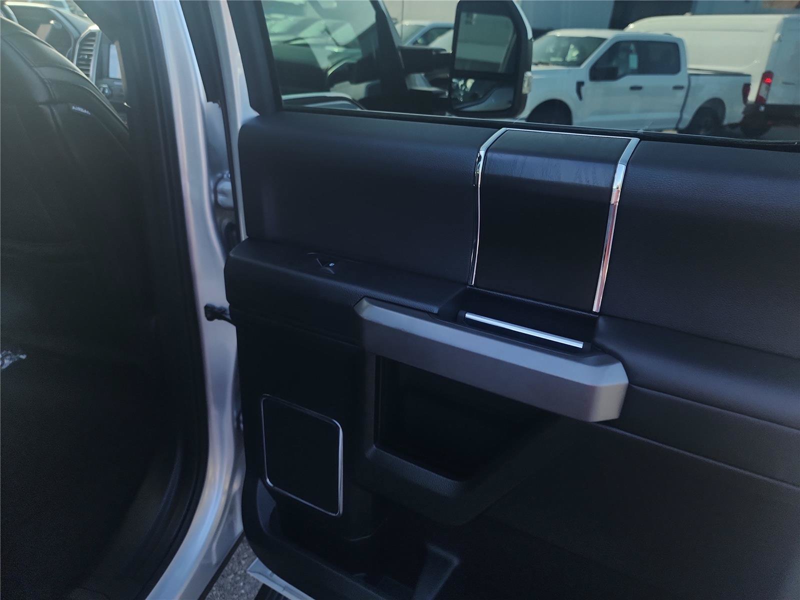 Certified 2019 Ford F450 Platinum w/ Platinum Ultimate Package AWD/4WD image 25