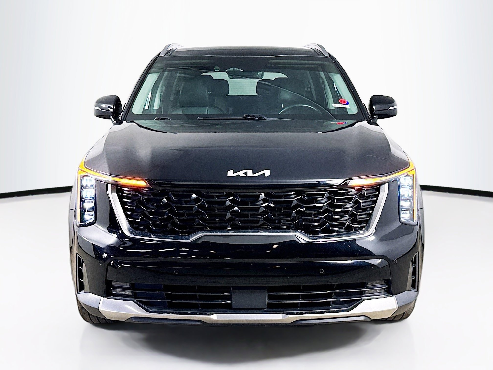 Used 2024 Kia Sorento EX w/ Panoramic Sunroof Package image 3