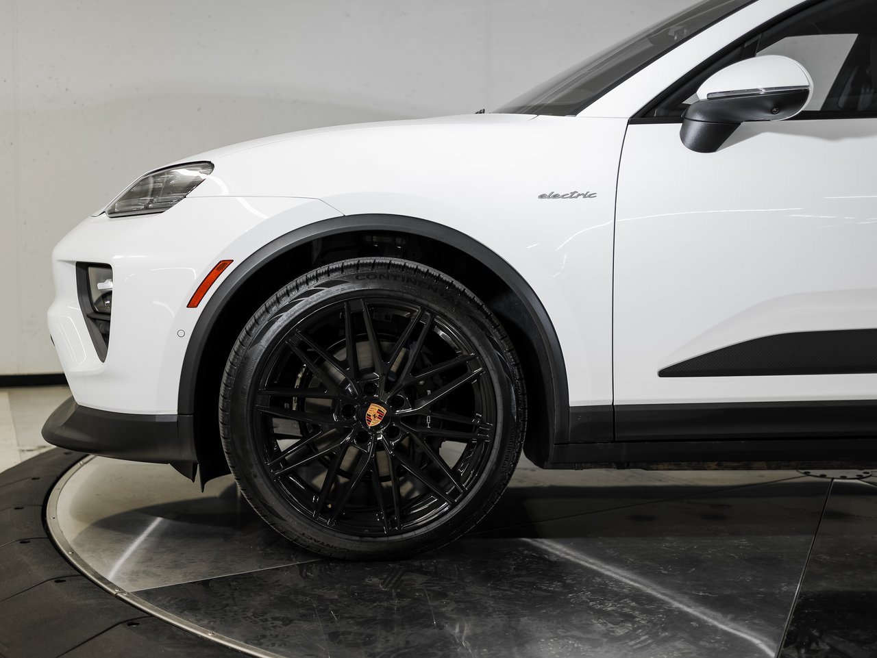 Certified 2026 Porsche Macan Electric RWD image 11