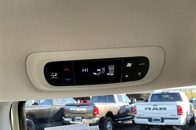 Used 2017 Chrysler Pacifica Touring Plus image 25