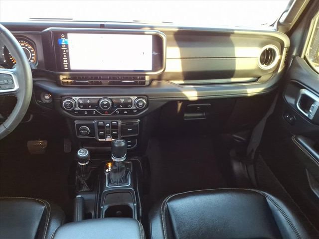 Used 2024 Jeep Wrangler Unlimited Sahara w/ Technology Group AWD/4WD image 20