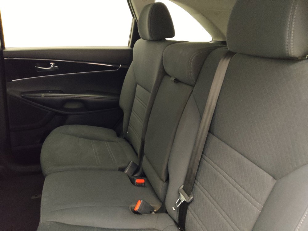 Used 2017 Kia Sorento L image 18