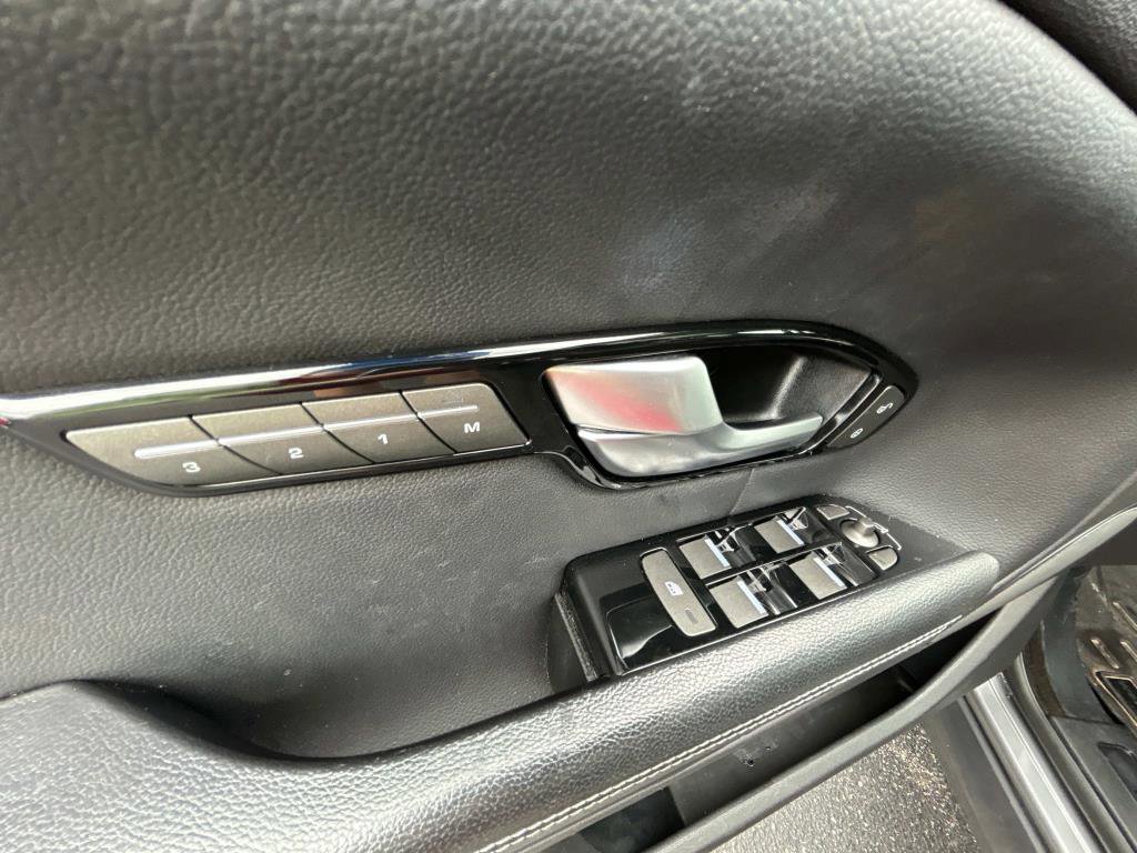 Used 2017 Land Rover Range Rover Evoque SE Premium image 22